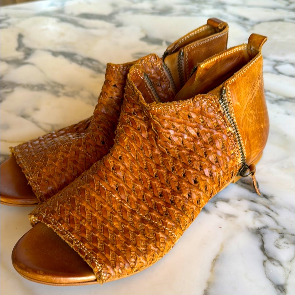 Sundance Woven Leather Peep Toe by Booties Cognac Back Zip Boho Women’s 38/7.5 - Picture 16 of 16